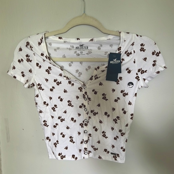 Hollister Tops - White cropped Hollister tee